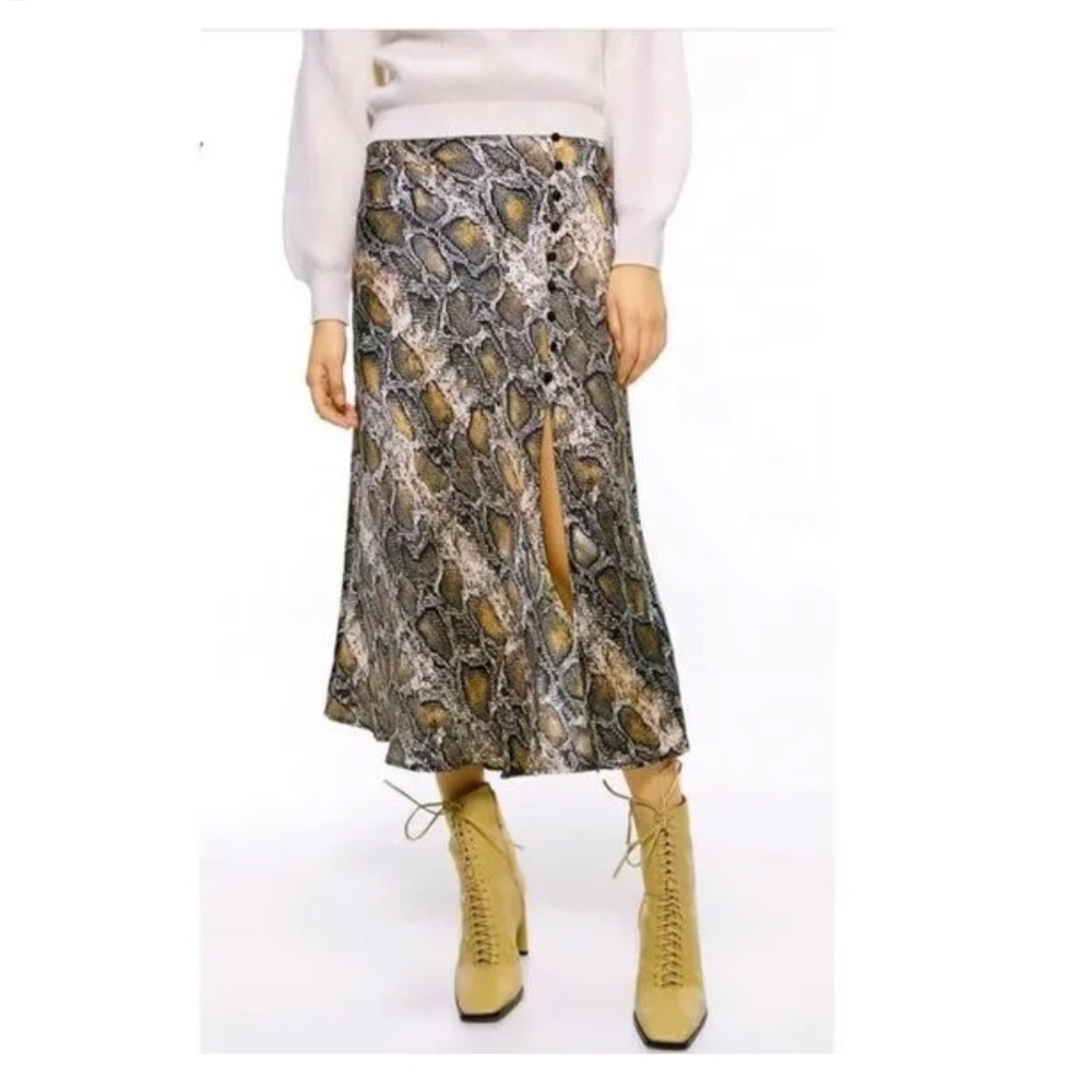 ZARA Snake Skin Print Skirt Small Lightweight Slit Button Detail Zipper Closure.